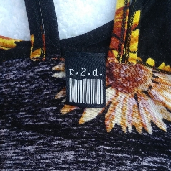 R2d - Sunflower Crop Top - Picture 10 of 11